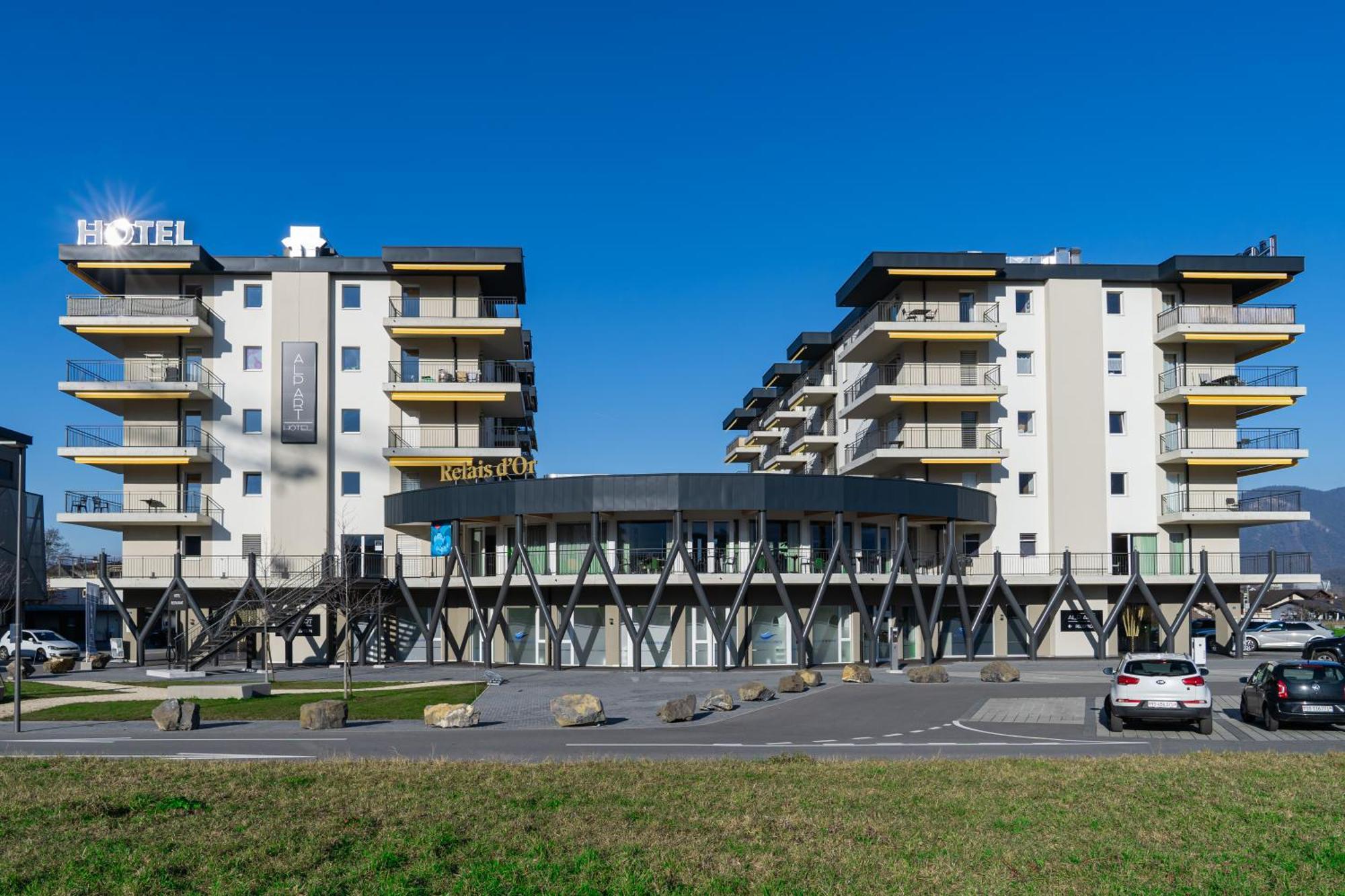 Alp Art Hotel Monthey Collombey-Muraz Exterior photo